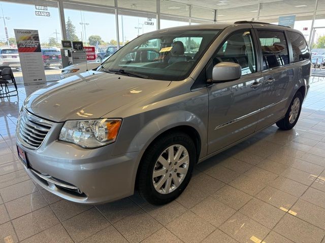 Chrysler Town & Country Vehicle Full-screen Gallery Image 06