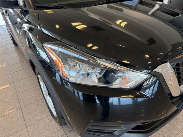 Nissan Kicks Vehicle Full-screen Gallery Image 09