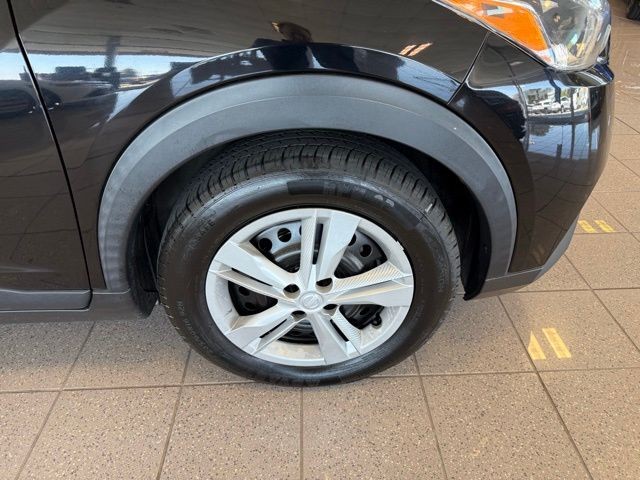 Nissan Kicks Vehicle Full-screen Gallery Image 10