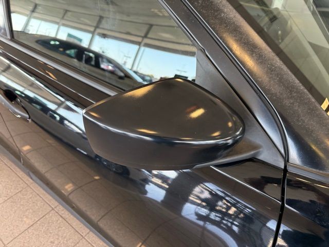 Nissan Kicks Vehicle Full-screen Gallery Image 11