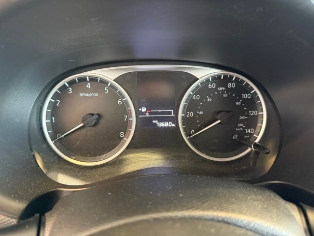 Nissan Kicks Vehicle Full-screen Gallery Image 13