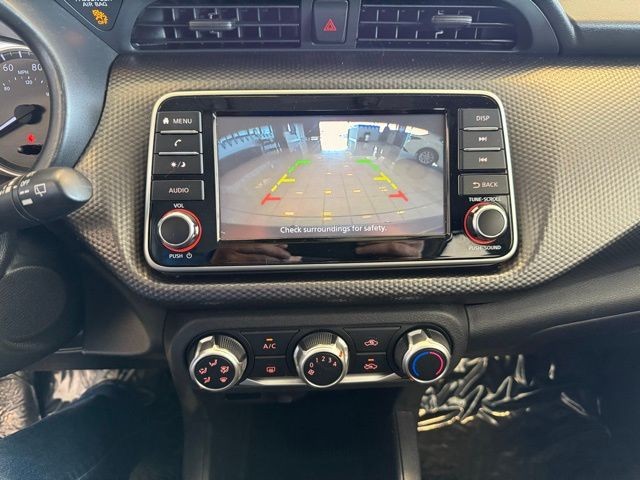 Nissan Kicks Vehicle Full-screen Gallery Image 15