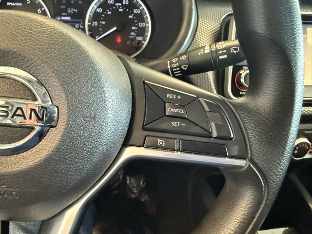 Nissan Kicks Vehicle Full-screen Gallery Image 17