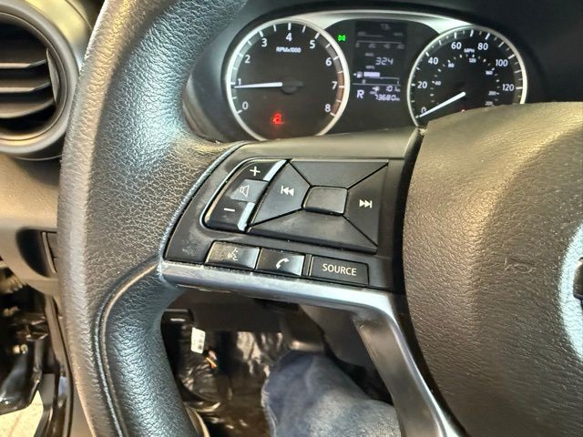 Nissan Kicks Vehicle Full-screen Gallery Image 18