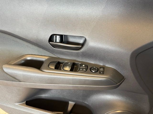 Nissan Kicks Vehicle Full-screen Gallery Image 20