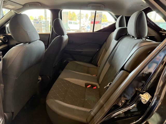 Nissan Kicks Vehicle Full-screen Gallery Image 22