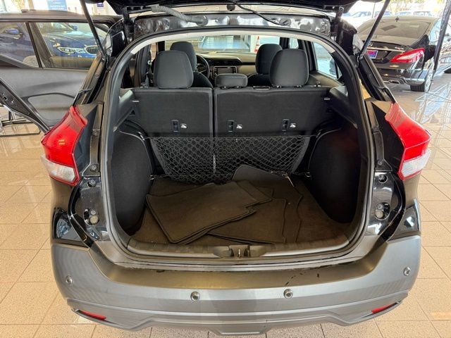 Nissan Kicks Vehicle Full-screen Gallery Image 23