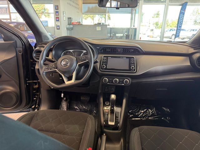 Nissan Kicks Vehicle Full-screen Gallery Image 25