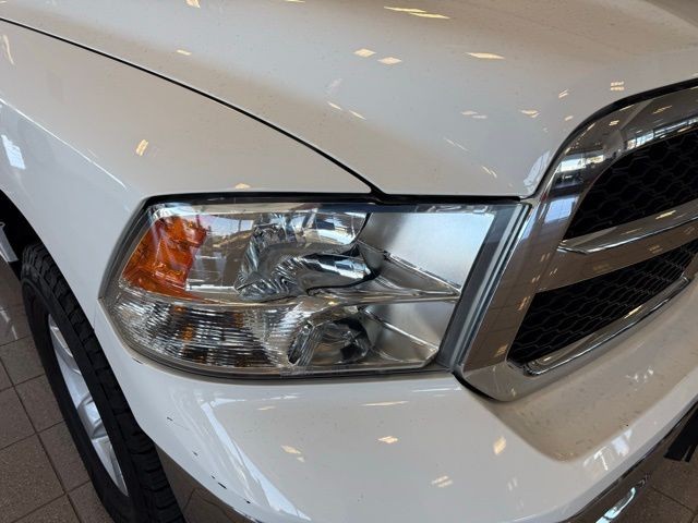 Ram 1500 Classic Vehicle Full-screen Gallery Image 09