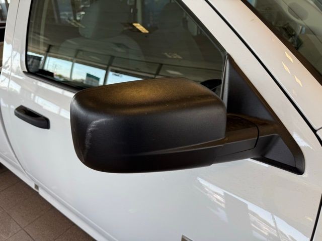 Ram 1500 Classic Vehicle Full-screen Gallery Image 11