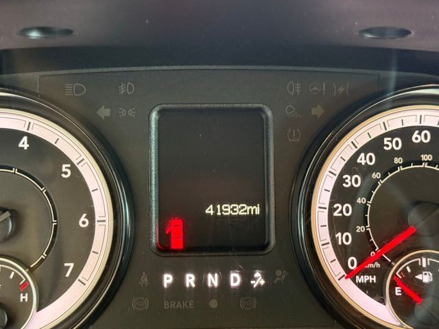 Ram 1500 Classic Vehicle Full-screen Gallery Image 12