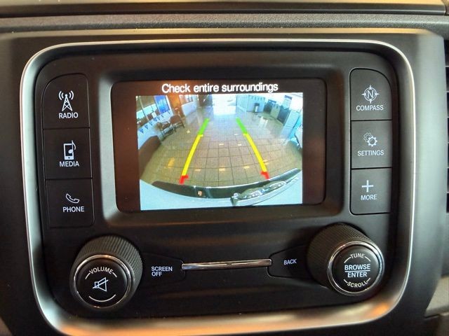 Ram 1500 Classic Vehicle Full-screen Gallery Image 14