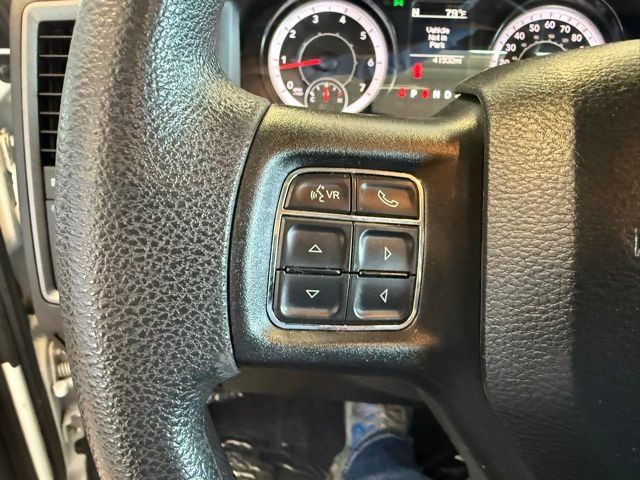 Ram 1500 Classic Vehicle Full-screen Gallery Image 17