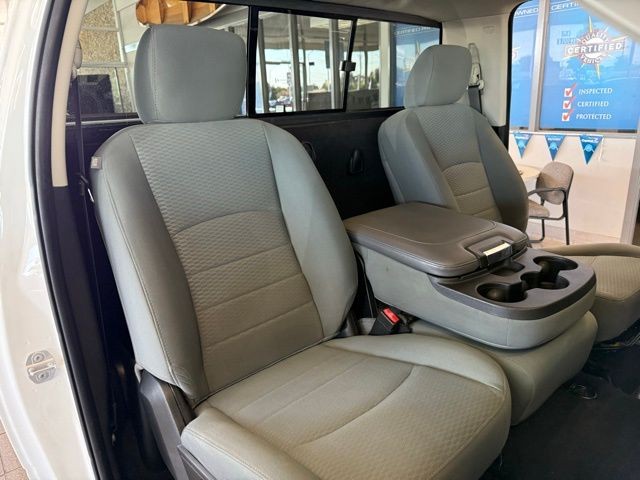 Ram 1500 Classic Vehicle Full-screen Gallery Image 23