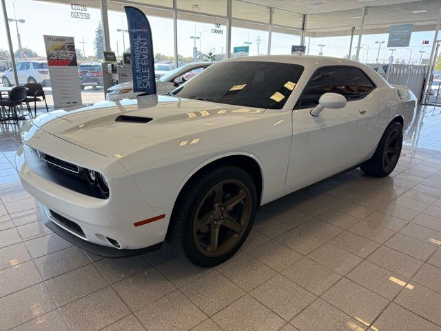 Dodge Challenger Vehicle Full-screen Gallery Image 06