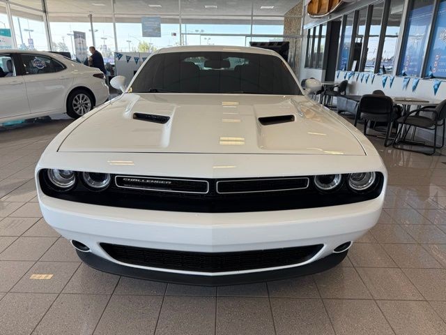 Dodge Challenger Vehicle Full-screen Gallery Image 07