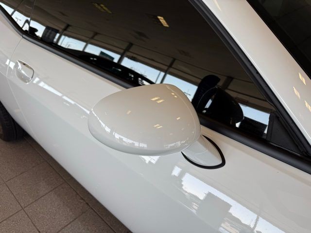 Dodge Challenger Vehicle Full-screen Gallery Image 11