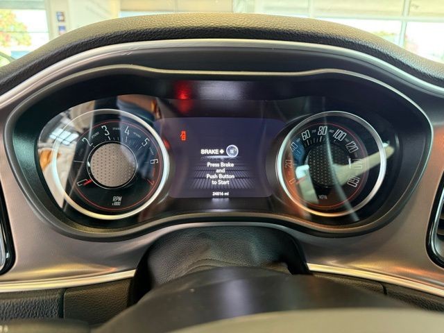 Dodge Challenger Vehicle Full-screen Gallery Image 13