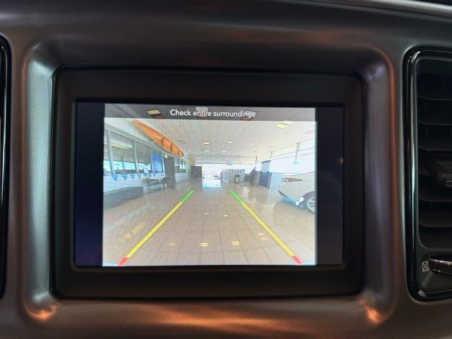 Dodge Challenger Vehicle Full-screen Gallery Image 14