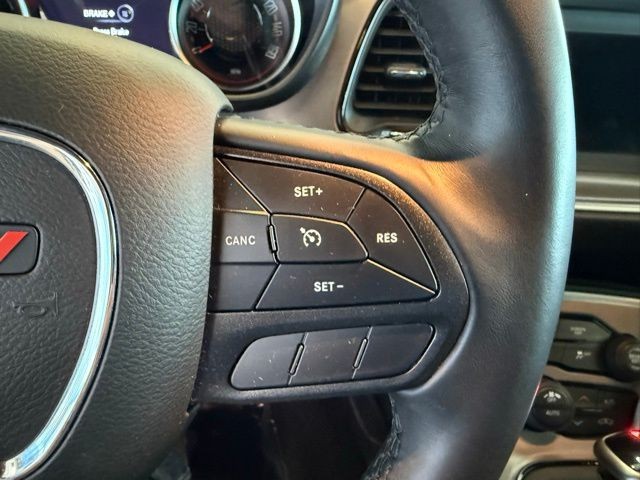 Dodge Challenger Vehicle Full-screen Gallery Image 16