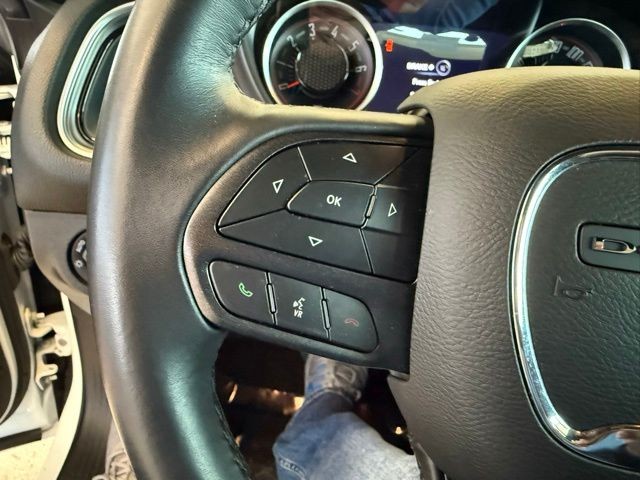 Dodge Challenger Vehicle Full-screen Gallery Image 17