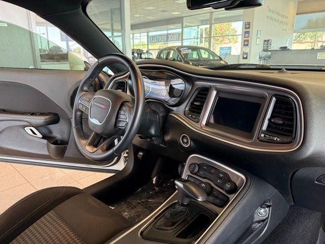 Dodge Challenger Vehicle Full-screen Gallery Image 24