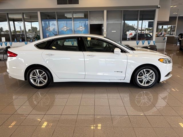 Ford Fusion Hybrid Vehicle Full-screen Gallery Image 02