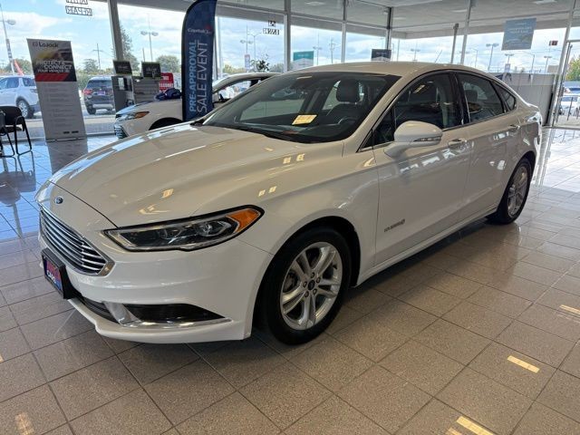 Ford Fusion Hybrid Vehicle Full-screen Gallery Image 06