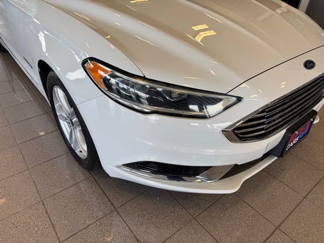 Ford Fusion Hybrid Vehicle Full-screen Gallery Image 08