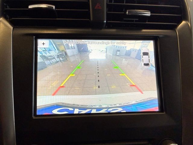 Ford Fusion Hybrid Vehicle Full-screen Gallery Image 13