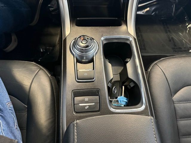 Ford Fusion Hybrid Vehicle Full-screen Gallery Image 15