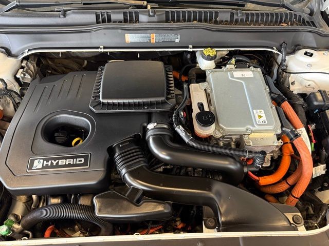 Ford Fusion Hybrid Vehicle Full-screen Gallery Image 26