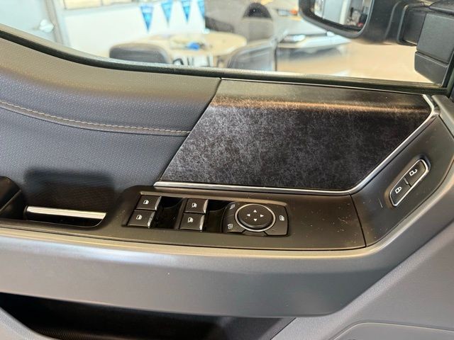 Ford F-150 Vehicle Full-screen Gallery Image 19