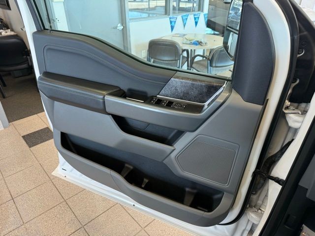 Ford F-150 Vehicle Full-screen Gallery Image 20