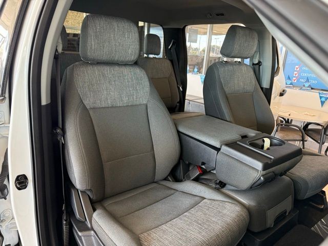 Ford F-150 Vehicle Full-screen Gallery Image 26