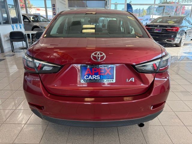 Toyota Yaris iA Vehicle Full-screen Gallery Image 04