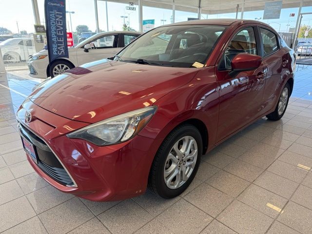 Toyota Yaris iA Vehicle Full-screen Gallery Image 06