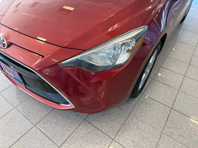 Toyota Yaris iA Vehicle Full-screen Gallery Image 08