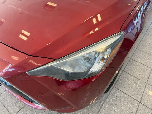 Toyota Yaris iA Vehicle Full-screen Gallery Image 09