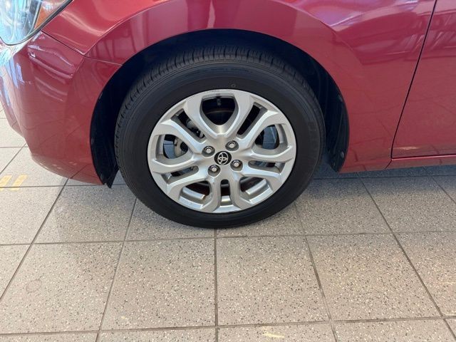 Toyota Yaris iA Vehicle Full-screen Gallery Image 10