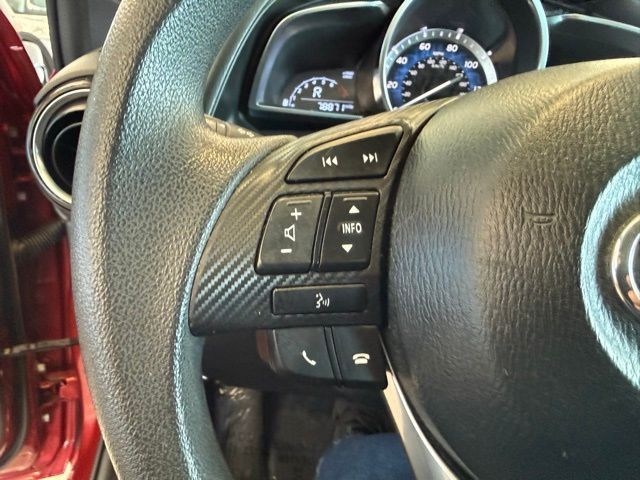 Toyota Yaris iA Vehicle Full-screen Gallery Image 17