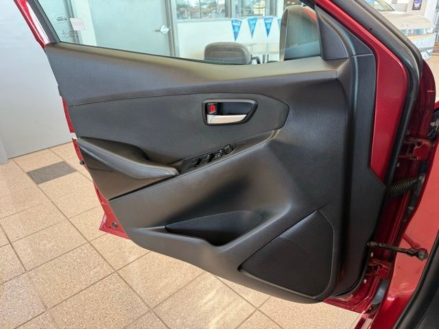 Toyota Yaris iA Vehicle Full-screen Gallery Image 19