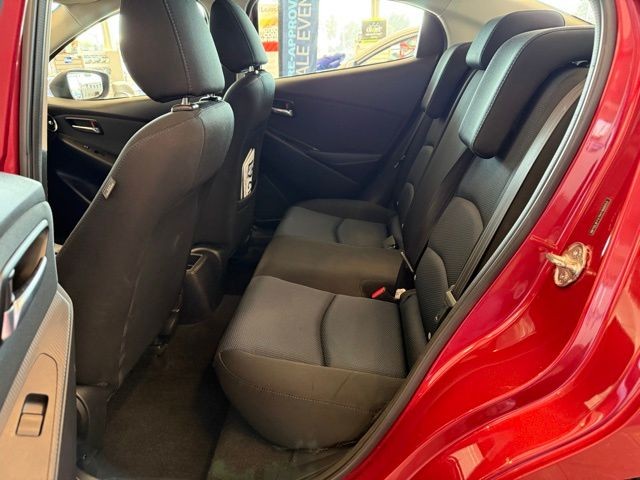 Toyota Yaris iA Vehicle Full-screen Gallery Image 20