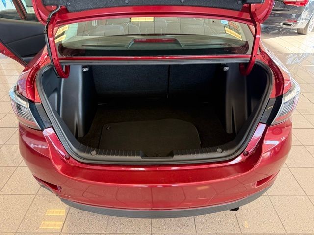 Toyota Yaris iA Vehicle Full-screen Gallery Image 21