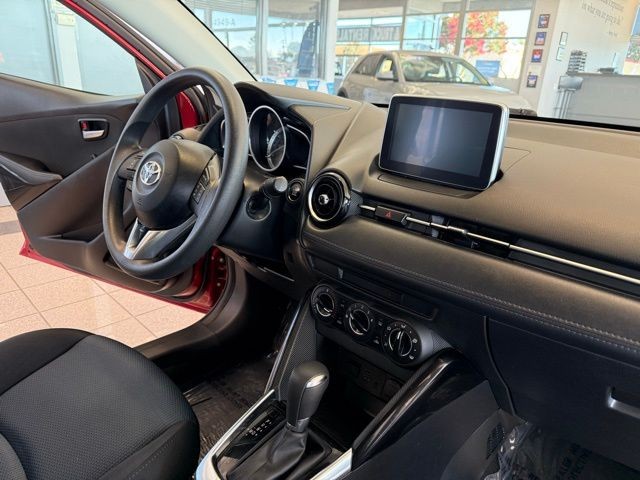 Toyota Yaris iA Vehicle Full-screen Gallery Image 24