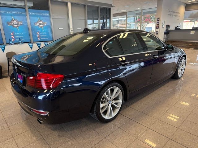 BMW 5 Series Vehicle Full-screen Gallery Image 03