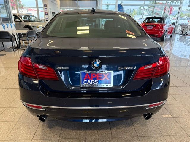 BMW 5 Series Vehicle Full-screen Gallery Image 04