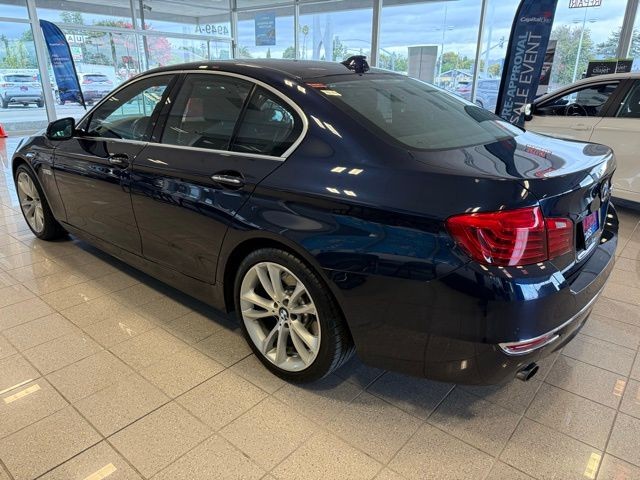 BMW 5 Series Vehicle Full-screen Gallery Image 05