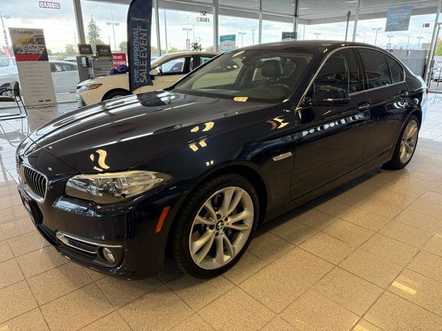 BMW 5 Series Vehicle Full-screen Gallery Image 06