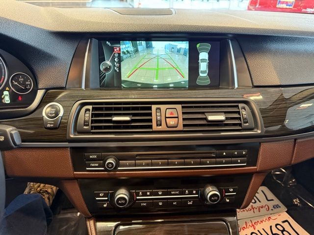 BMW 5 Series Vehicle Full-screen Gallery Image 14